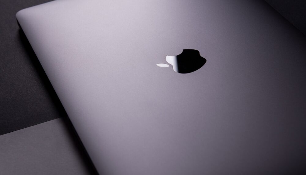 Apple MacBook Pro vs Microsoft Surface Laptop