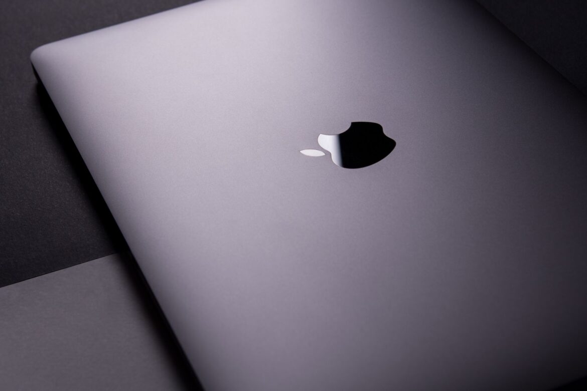 Apple MacBook Pro vs Microsoft Surface Laptop: Which is Best?