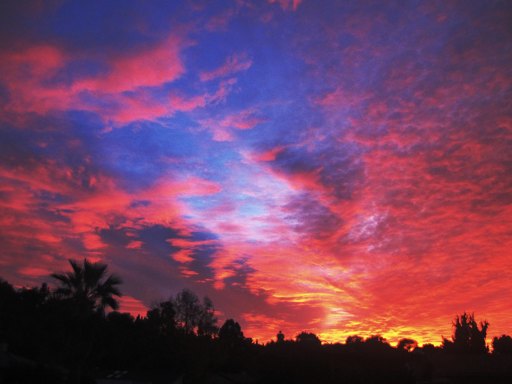 California Night Sky: Blinding Daylight Phenomenon Unveiled